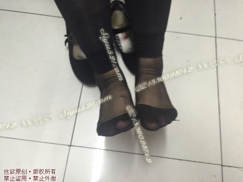 原味丝袜|袜类,臭短丝袜,致命臭(此活动MM随机,不能指定)——2017年8月初、中旬顾客订购致命臭活动MM(酒店妹妹-黑丝袜)现收足底实拍,不可选择MM,免费附带无水印高清收购足底实拍图。