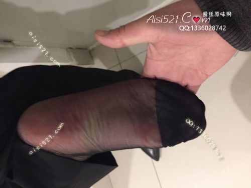 原味丝袜|袜类,臭短丝袜,致命臭(此活动MM随机,不能指定)——2018年1月下旬顾客订购致命臭活动MM(珠宝店长-黑丝)现收足底实拍,不可选