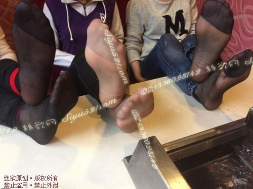 原味丝袜|袜类,臭短丝袜,群丝荟萃(此活动可指定MM,但袜类随机)——2016-10月初旬顾客订购(烤肉店3妹妹味道不同的丝袜)收购现脱实拍打包图,此活动免费拍摄打包图