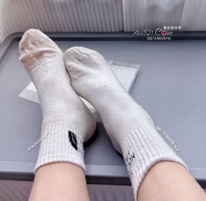 致命臭“白棉袜”夏天脚老出汗浸透白棉袜湿臭湿臭的空气都能被吸进去！～原味丝袜|袜类臭棉袜