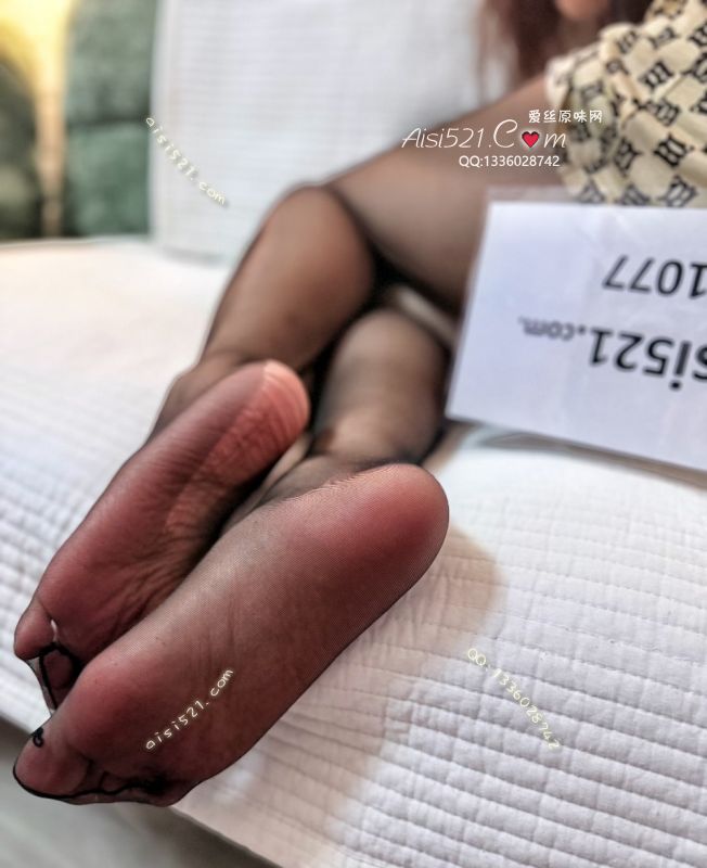 酸臭味‘’好久没出丝袜了、超薄黑丝贴身尤物，整个浸透了…闻到立即飞起！原味丝袜|袜类臭连裤袜