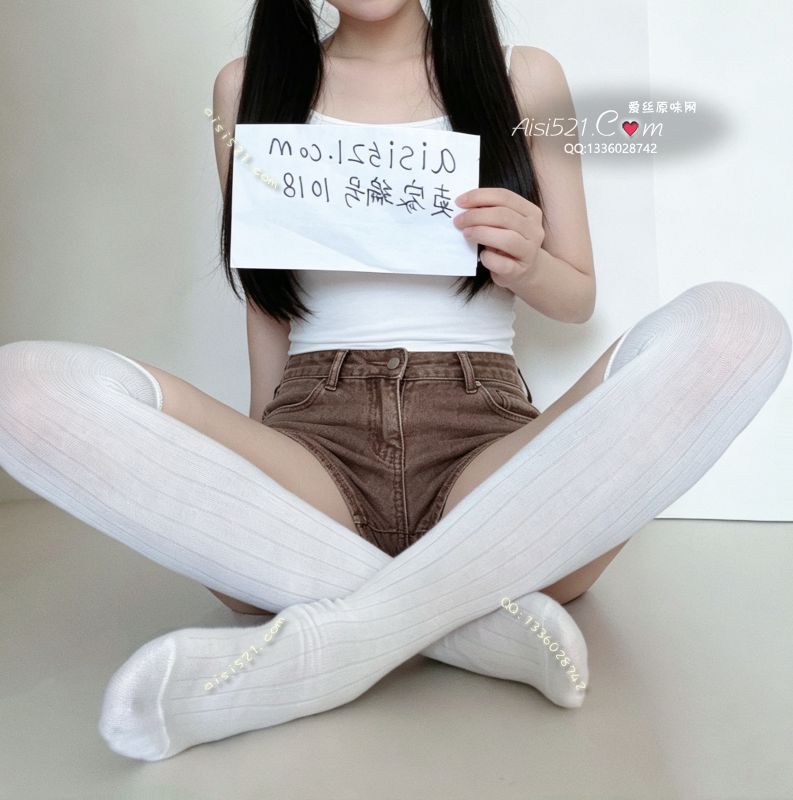 白色的过膝棉袜现货，还不快把主人的袜子请回去供着！闻着主人的脚味入睡不期待吗嗯？原味丝袜|袜类臭棉袜