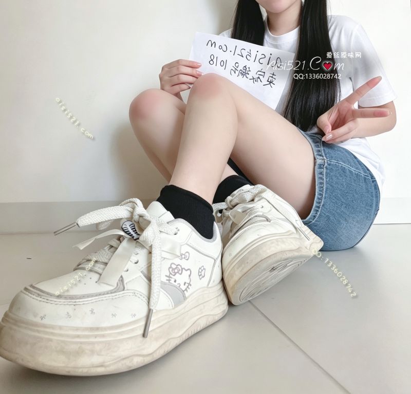 出双穿了2年的运动鞋，还没洗，味道新鲜，谁要直接拍下吧原味女鞋|鞋类运动鞋
