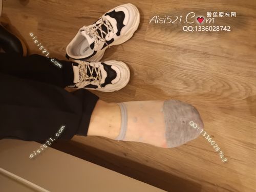 原味丝袜|袜类,臭短丝袜,致命臭(此活动MM随机,不能指定)——2019年4月下旬顾客订购(导购12美女-卡通丝袜)现收足底实拍