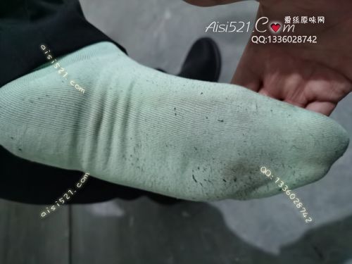 原味丝袜|袜类,臭棉袜,爱丽丝(此活动可指定MM,但袜类随机)——2020年12月份顾客订购(珠宝02白色棉袜)现收足底实拍,此活动免费拍摄打包图