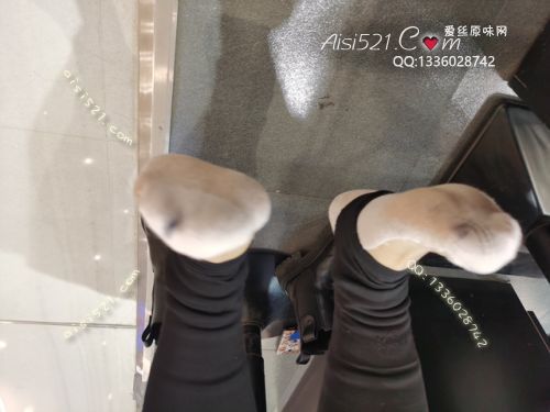原味丝袜|袜类,臭短丝袜,爱丽丝(此活动可指定MM,但袜类随机)——2020年12月份顾客订购(奢店04卡通丝)现收足底实拍,此活动免费拍摄打包图