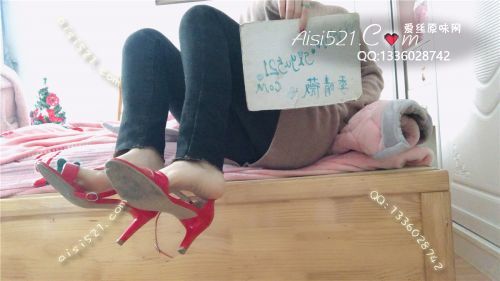 原味女鞋|鞋类,凉鞋拖鞋,贱G子,爬过来闻亲麻麻的红色美高跟【将自己的运动鞋扣在M脸上,M被臭的头脑一片空白】